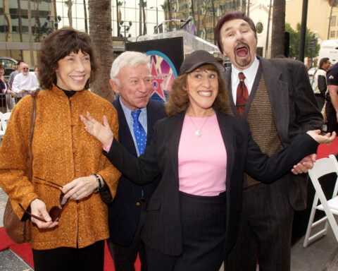 'Laugh-In' star Ruth Buzzi, scowling lady with the handbag, dead at 88