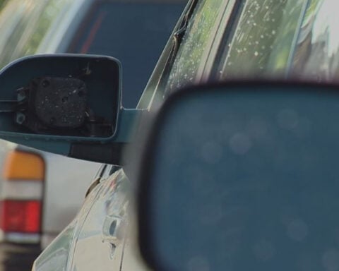 Eight windshields smashed in neighborhood, leaving residents with unexpected expenses