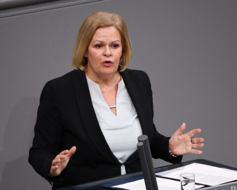 German minister expects sharp fall in asylum seekers this year