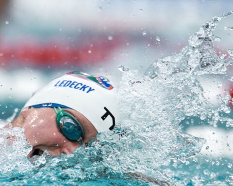Katie Ledecky breaks 800m freestyle world record almost a decade after last setting it