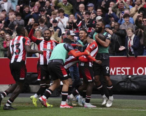 Chelsea wins and Newcastle draws to tighten top-five race as United loses again in Premier League