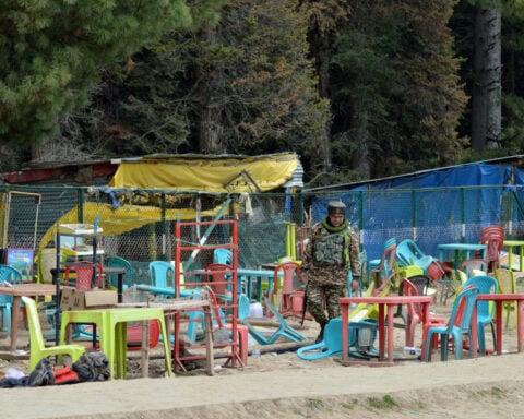 Russia says willing to help resolve India-Pakistan differences over Kashmir