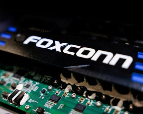 Foxconn says April revenue rose 25.54% y/y, sees Q2 growth