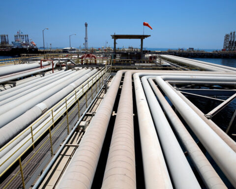 Global stock index dips while bond yields rise, oil prices drop
