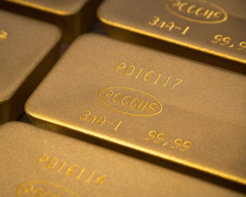 Gold to continue outperforming silver, Goldman Sachs says