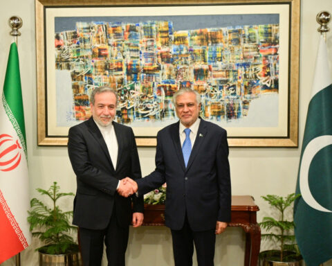 Iran's foreign minister urges restraint in India, Pakistan standoff