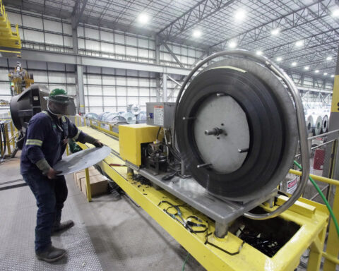 US services sector expands with hints of rising price pressures