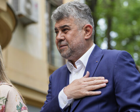 Romanian premier resigns after his coalition's candidate fails to advance in presidential runoff