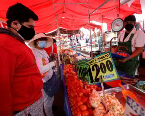 Mexico inflation rate seen rising in April but within target range: Reuters poll