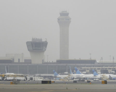 United Airlines cuts 35 daily flights at Newark airport, citing shortage of air traffic controllers