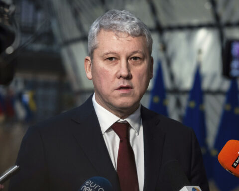 Romania appoints an interim prime minister after the coalition's defeat in the presidential race