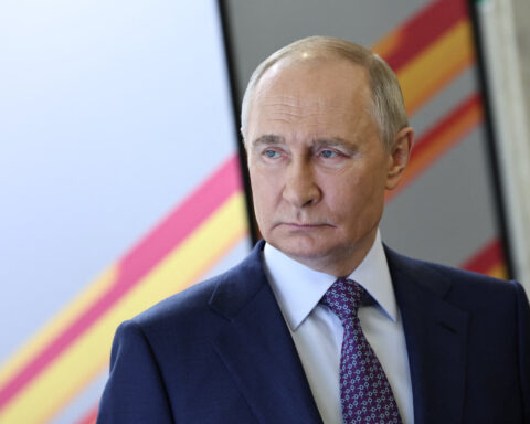 Putin discussed Iran-US talks with Tehran, Kremlin says