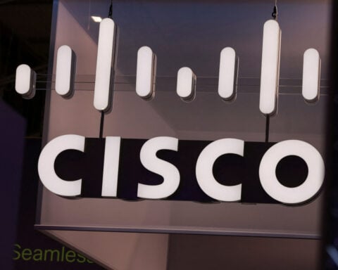 Cisco shows quantum networking chip, opens new lab 