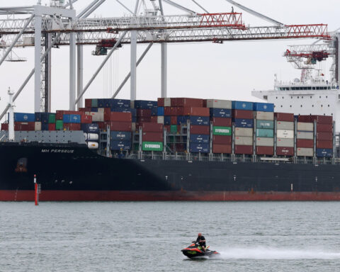 US, UK make headway on trade pact, British official says