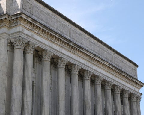 US senators urge USDA to explain DOGE review of farm loans