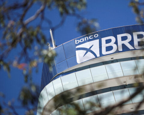 Brazil judge blocks lender BRB from signing purchase of Banco Master