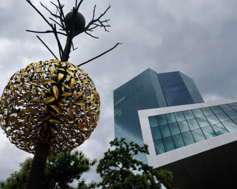 Major central banks' easing push slows to a trickle in April