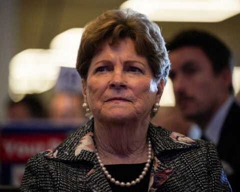 US senator's bill eases path to defense jobs for military recruits with medical issues