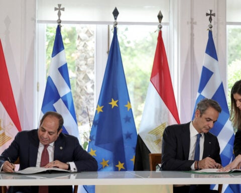 Greece, Egypt agree to boost ties, back Gaza reconstruction plan