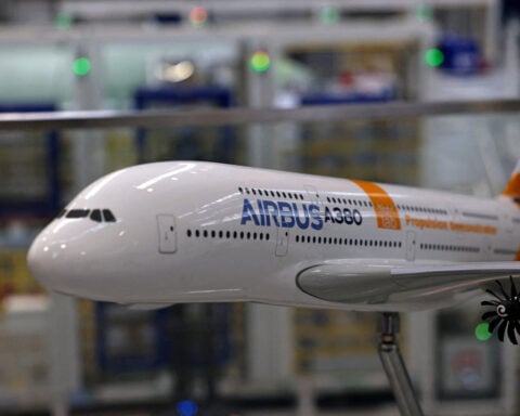 Airbus deliveries fell 8% in April