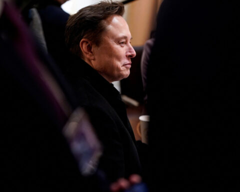 US pushes nations facing tariffs to approve Musk's Starlink, Washington Post reports
