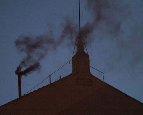 Cardinals fail to pick new pope on day one of the conclave