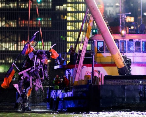 Tourist helicopter suddenly broke apart and crashed into the Hudson River, NTSB preliminary report finds