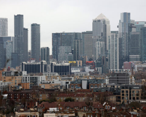 UK RICS house price balance falls to 9-month low in April after tax break ends