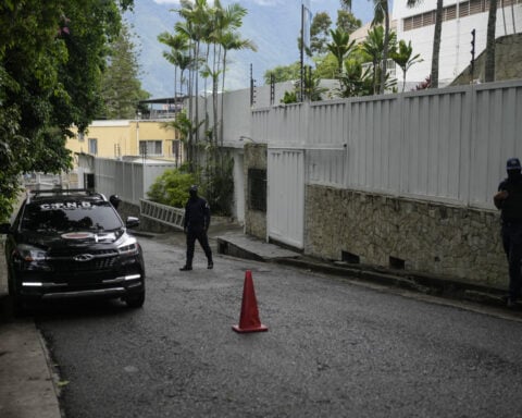 Venezuela denies that opposition members left country under international rescue operation