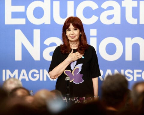 Argentine lawmakers reject bill to bar corruption convicts from public office