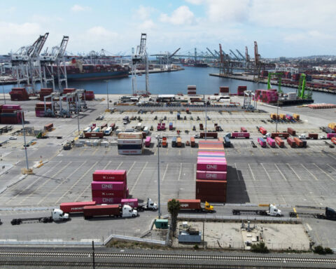 What items are in the EU's new response measures to Trump tariffs?