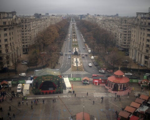 Romania's political crisis heightens recession risks, employers say