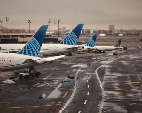 United CEO speaks out about Newark airport air traffic system meltdown