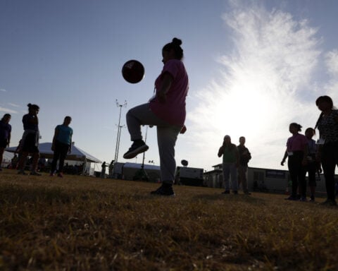 Suit challenges new rules on children in federal custody who crossed into US