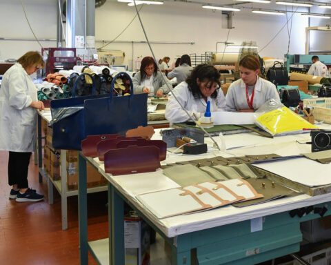 Italy industry output edges up in March but outlook weak