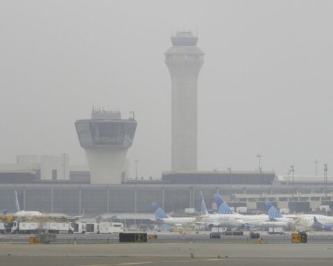 Air traffic controllers for Newark airport briefly lose radar access again