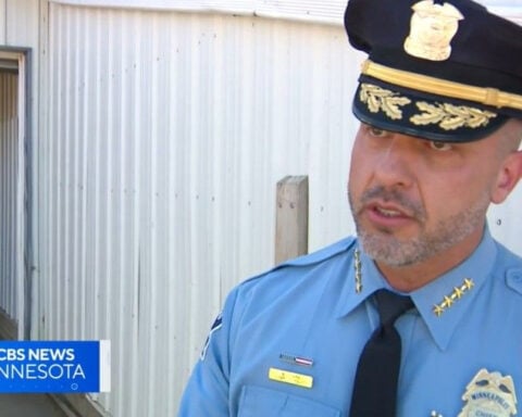 Kia skirts past squad car, police defend decision not to pursue