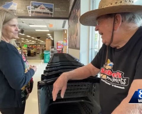 95-year-old man keeps active, social with part-time job at grocery store
