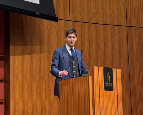 Ex Fed's Warsh highlights a path to lower rates, takes a fresh dig at the Fed