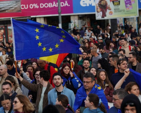 Thousands rally in Romania in EU support ahead of presidential election run-off