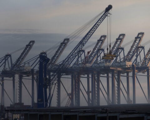 Trump says US will maintain 10% tariffs even after trade deals