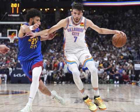 Gilgeous-Alexander hears taunts at end, smiles through them as Thunder fall 113-104 in OT to Nuggets