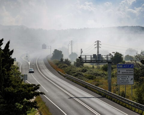Fire at chemical plant in northeastern Spain keeps thousands indoors