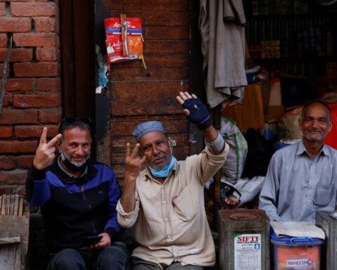 World reacts after India, Pakistan agree to stop firing