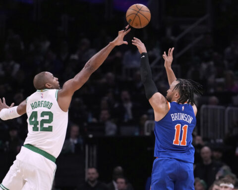 Celtics stick with Horford over Porzingis as starting center in Game 3 vs. Knicks