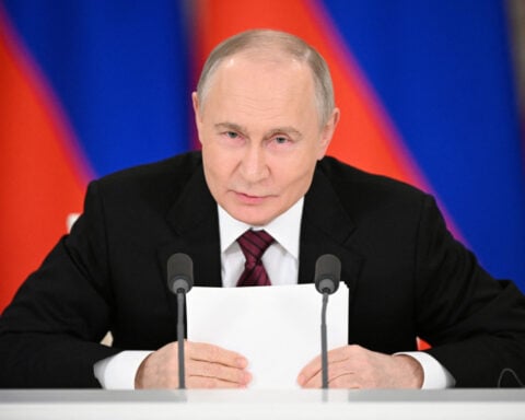 Russia's Putin proposes direct talks with Ukraine