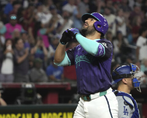 Corbin Burnes throws 7 dominant innings, leads the Diamondbacks over the Dodgers 3-0