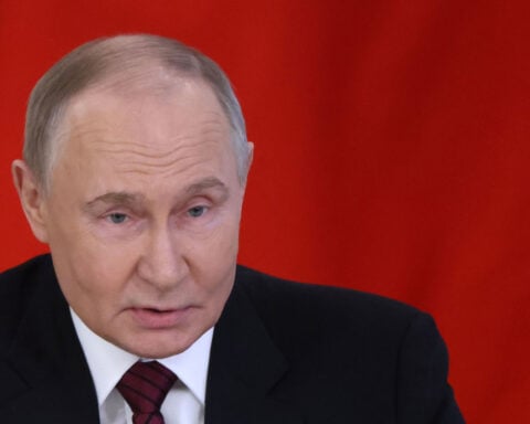 Zelensky challenges Putin’s offer to meet after Russia ignores ceasefire demand