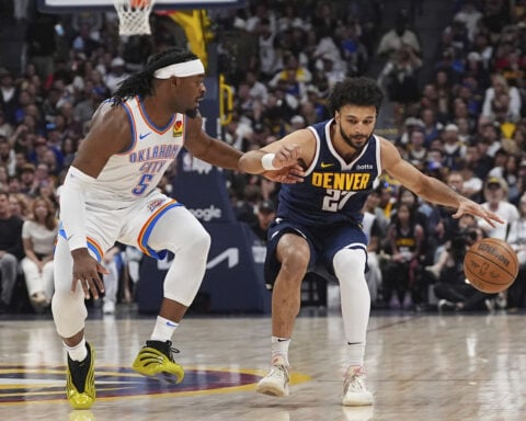 Shai Gilgeous-Alexander scores 25 points and leads Thunder past Denver 92-87 to tie series 2-2