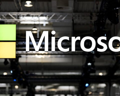 OpenAI negotiates with Microsoft for new funding and future IPO, FT reports
